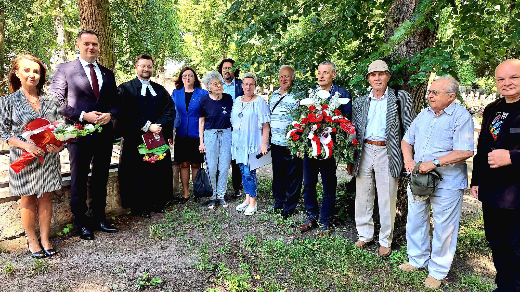 Odnowili Pomnik L W Maya Tomasz W Mazowiecki Portal Miejski