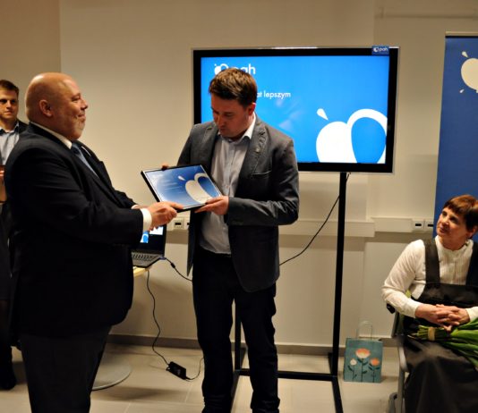 Ceramika Paradyż wsparła Polską Akcję Humanitarną