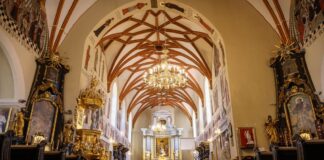 Łódzkie zachwyca. Fara, która była świadkiem historii Polski. Tajemnice kościoła św. Jakuba Apostoła w Piotrkowie Trybunalskim