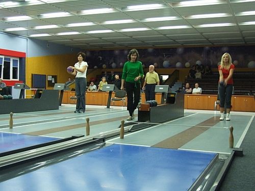 Nauczyciele walczyli na kręgielni