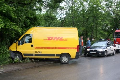 Citroen uderzył w barierkę