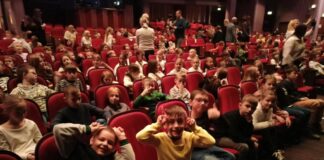 Uczniowie klas 2b i 3a SP Nr 3 wybrali się spektakl „Madagaskar”