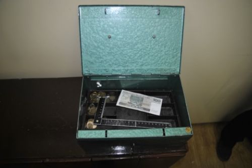 Zatrzymani za kradzież kasetki z pieniędzmi