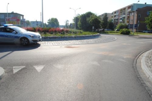 Kolizja na rondzie pokrzywdzony motocyklista