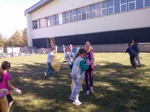 Maluchy chronią świat