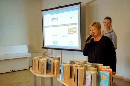 Wizyta licealistów w bibliotece