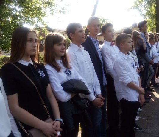 Uczniowie SP Nr 3 uczcili bohaterów poległych na frontach II wojny światowej