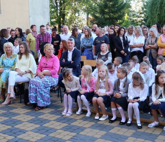 Uroczyste rozpoczęcie roku szkolnego 2022/ 2023 w SP Nr 3