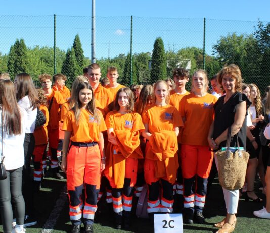 Uroczystość rozpoczęcia roku szkolnego 2022/2023 w ZSP Nr 8