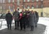 Delegacje złożyły kwiaty i zapaliły znicze pod tablicą upamiętniającą patrona PCAS-u pułkownika Witolda Pileckiego