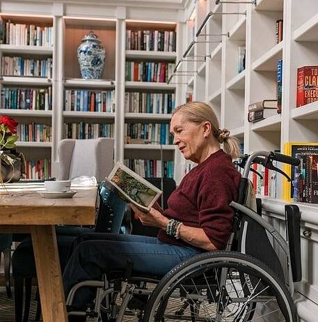 Dom opieki dla osoby starszej – co warto wiedzieć?