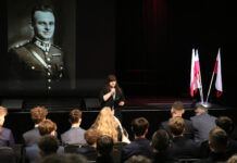 Żywa lekcja historii w Powiatowym Centrum Animacji Społecznej