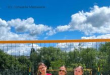 I miejsce dziewcząt w Powiatowych i Rejonowych Zawodach w Piłce Plażowej
