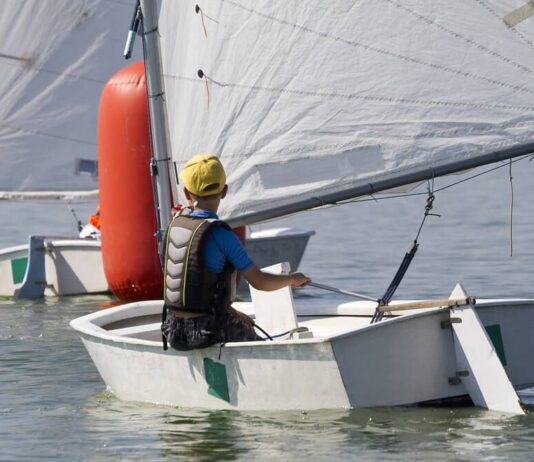 Kolonie żeglarskie na Mazurach – dlaczego warto zapisać swoje dziecko?