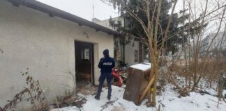 Policjanci uratowali 32-latka przed wychłodzeniem