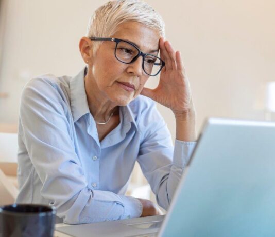 ZUS: Waloryzacja świadczeń. Niektórzy emeryci i renciści otrzymają je wcześniej